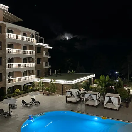 Apartment South At Valencia Gardens